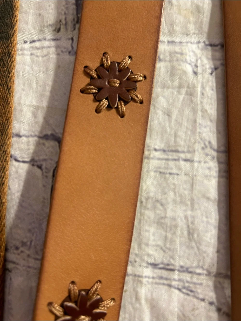 J.JILL GENUINE LEATHER FLORAL BROWN BRASS COLOR BUCKLE & BROWN DISTRESSED BELT